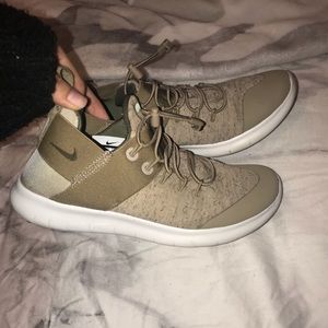 Nike woman’s sneakers, army green